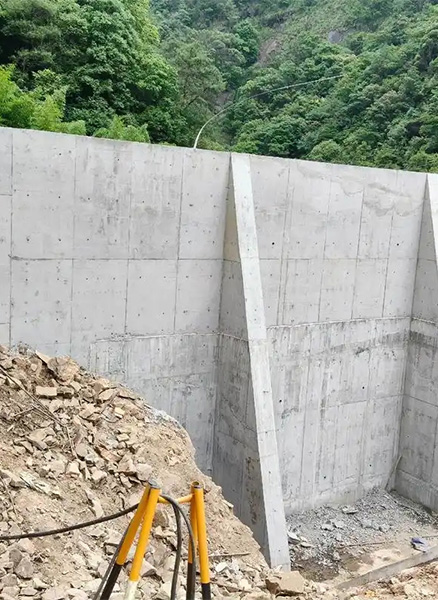 淄博淄川区重力式挡土墙